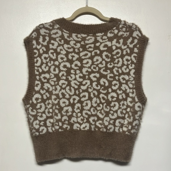 Jessica Simpson fuzzy sweater vest - Picture 2 of 3